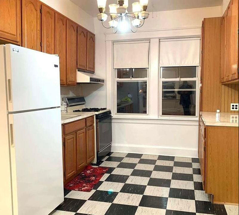 1st image of 287 Cromwell Ave #22