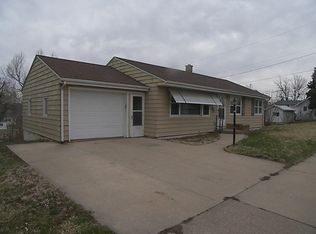 1914 1st Ave NW, Cedar Rapids, IA 52405