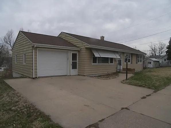 1914 1st Ave NW, Cedar Rapids, IA 52405