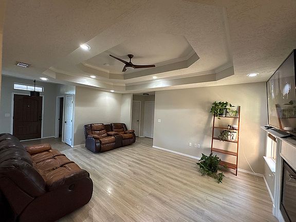 5th image of 2202 W University Dr
