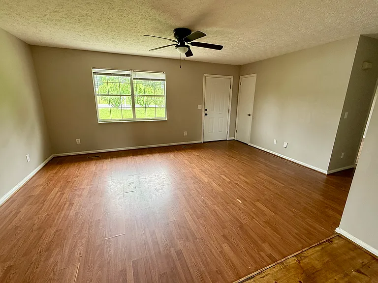 210 Crank Rd — Photo 3