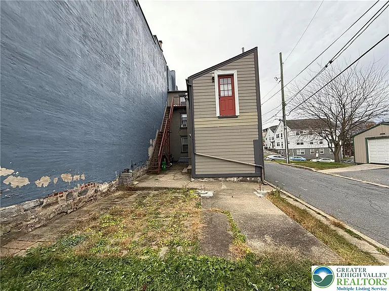 116 S 6th St — Photo 12