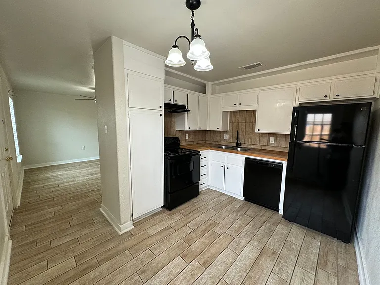 2316 Andover Dr — Photo 8