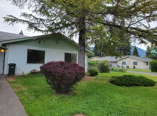 1685 Cloverlawn Dr UNIT B, Grants Pass, OR 97527