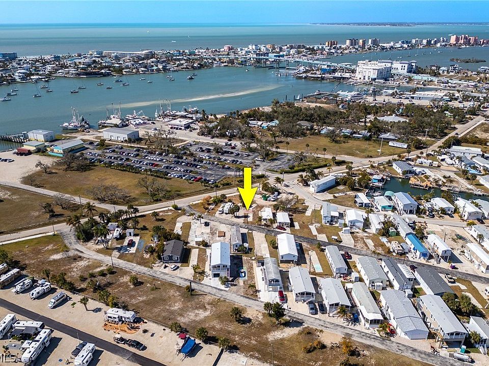 1st image of 4 Helen Ln