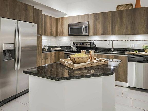 Large Kitchens with Plenty of Counter and Storage Space