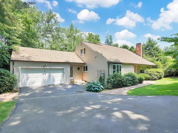 88 Briarcliff Rd, Longmeadow, MA 01106