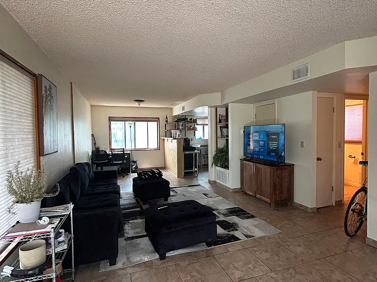 823 W Birch Ave #B — Photo 3