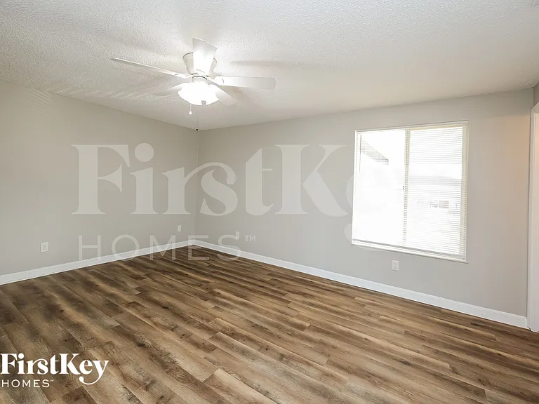 308 SW 13th St — Photo 8