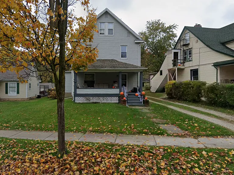 343 E Crain Ave — Photo 1