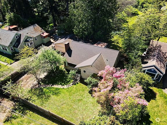 4th image of 10733 17th Avenue NE