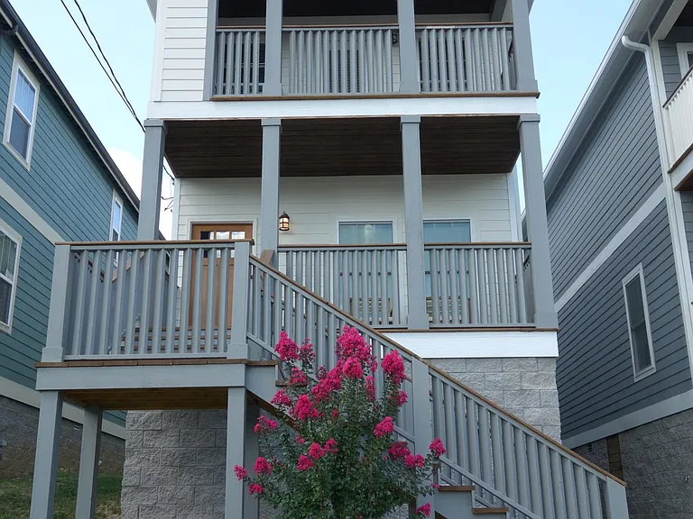 Louisiana Ave — Photo 1