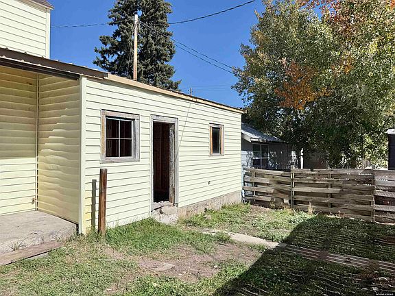 3rd image of 610 Cedar Ave