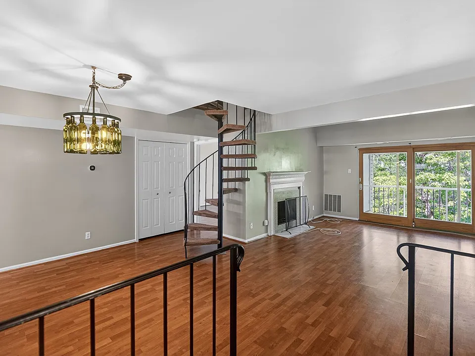 15 Pickering Ct #201-1-1