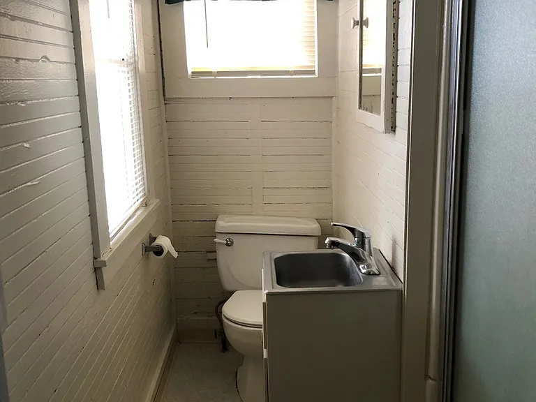 1337 N Golden State Blvd — Photo 10