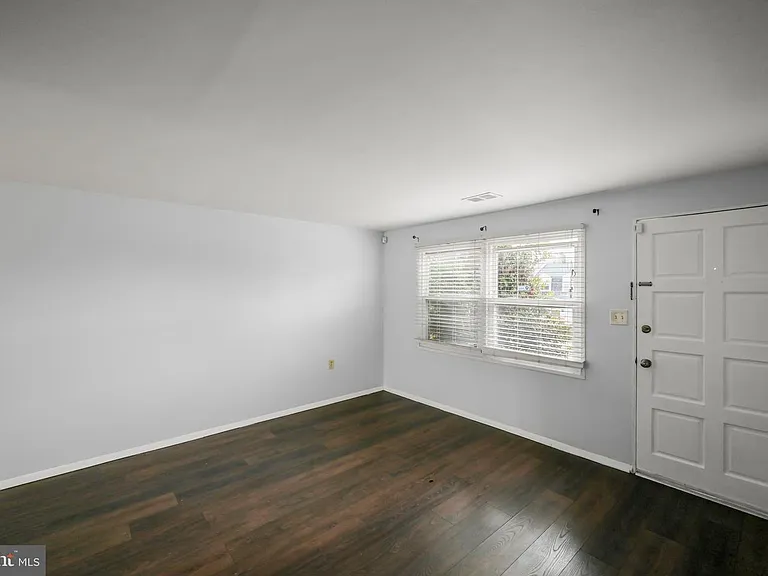 1610 Wentworth Ave — Photo 11
