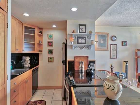 4th image of 190 Hauoli St APT 115