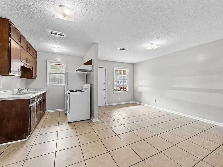 2-3911 Patton Rd SW — Photo 1