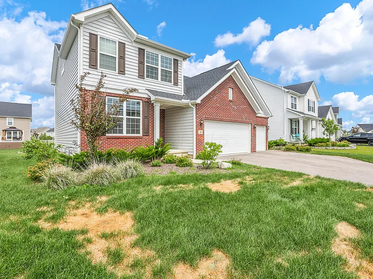 241 Sunstone Ln — Photo 2