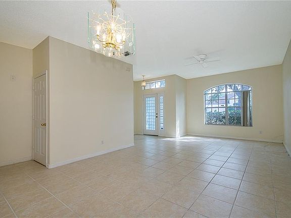 4th image of 14143 Castlerock Dr