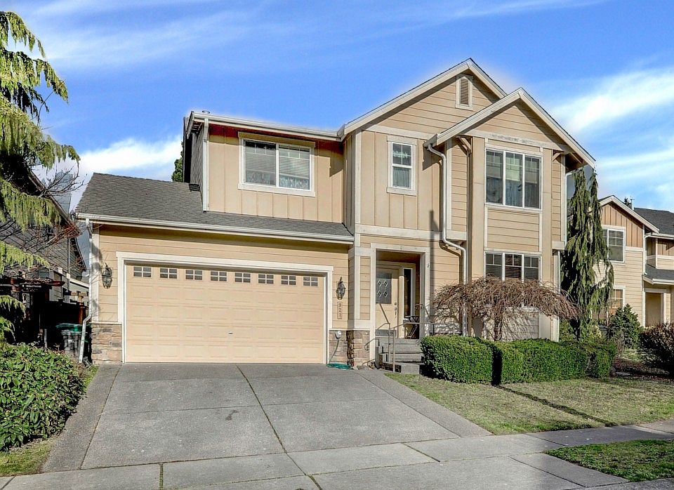 1st image of 921 203rd St SW