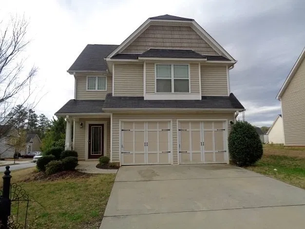 3 bed, 2.5 bath, 1682 sqft, $2,035 — Photo 1