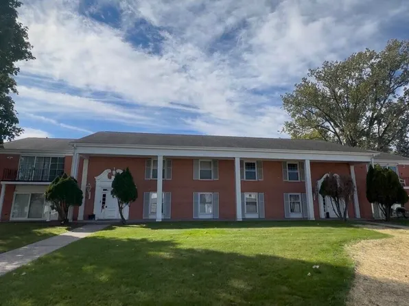 629 W 39th Pl APT 201, Hobart, IN 46342