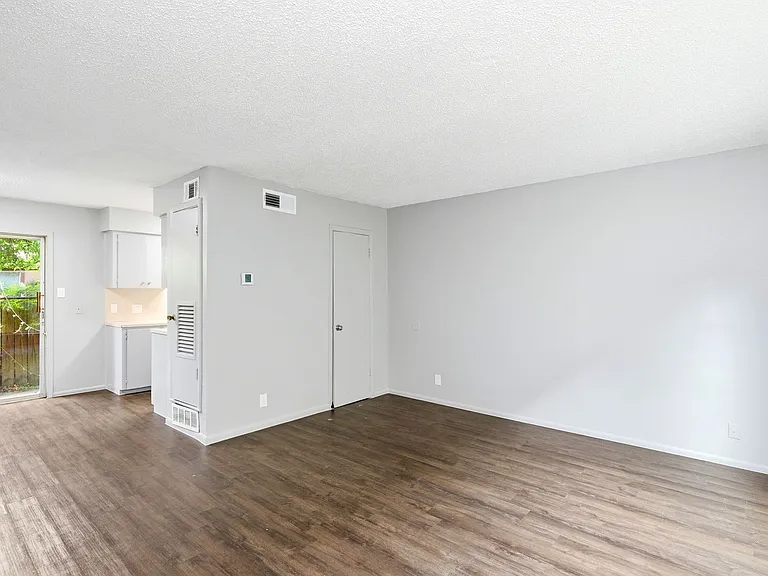 2319 Greenfield Pkwy — Photo 37