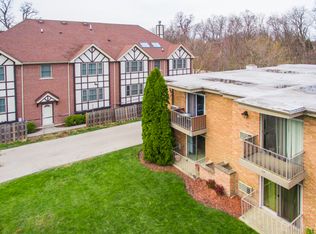 400 Green Bay Rd APT 105, Glencoe, IL 60022