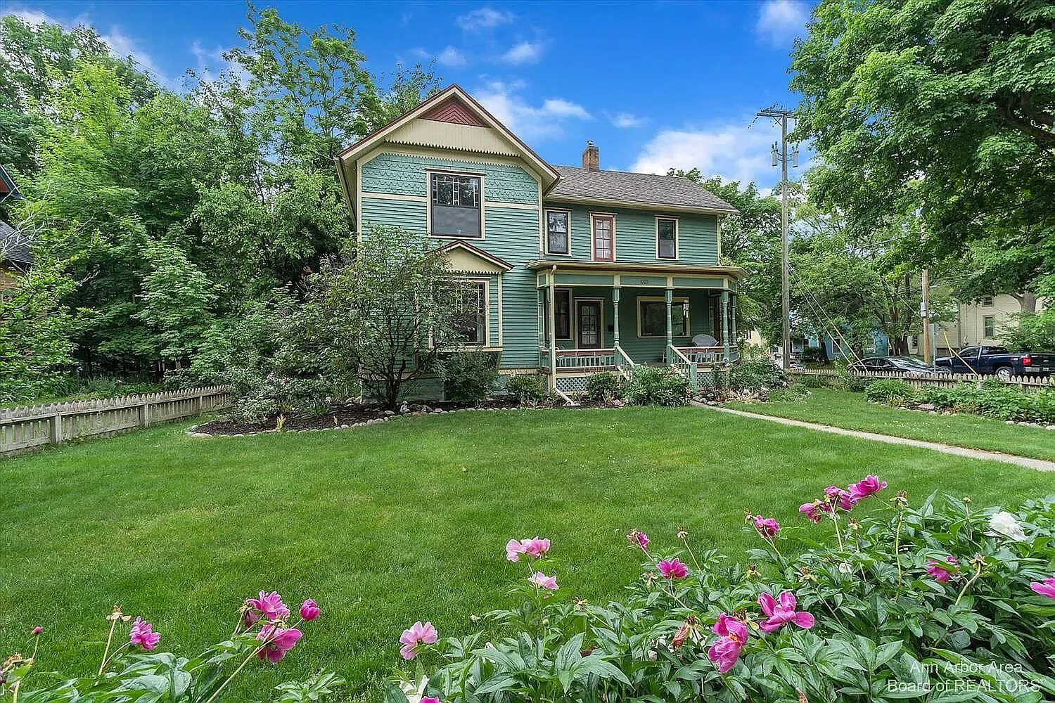 1002 W Liberty St photo 1