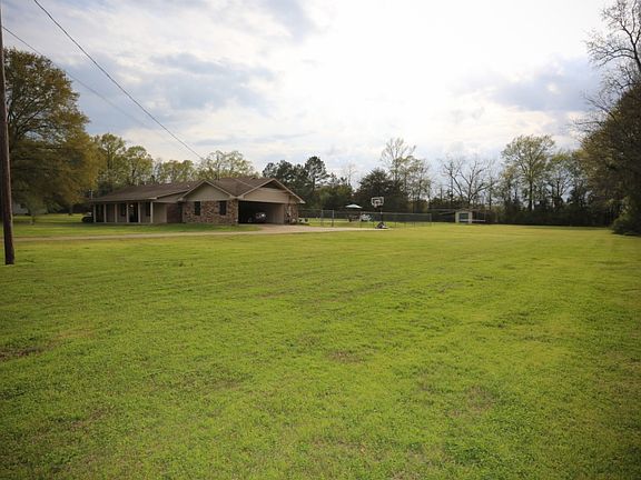 3rd image of 225 Woodland Dr