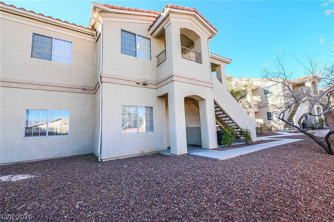 2 bed, 2.0 bath, 968 sqft, $1,350 — Photo 1