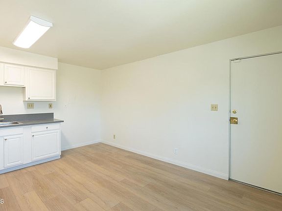 4th image of 3901 Saviers Rd #4