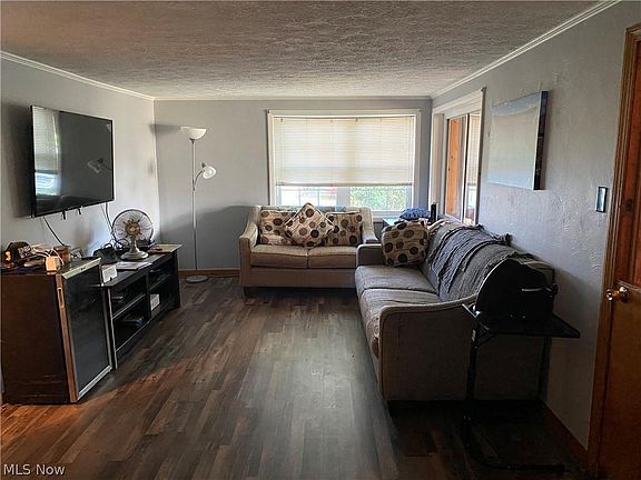 3rd image of 1221 Ray Ave NE