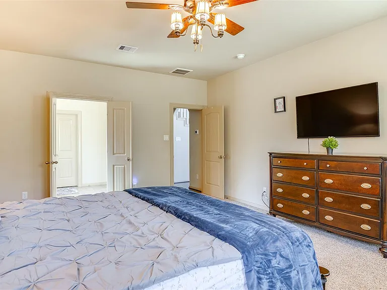 8470 Coral Cove Pass Ln — Photo 15