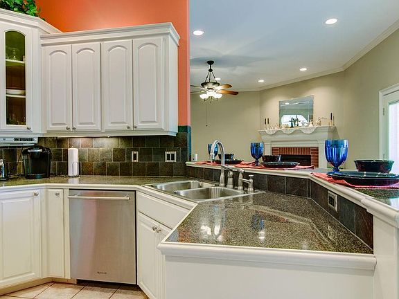 5th image of 6110 Castle Oaks