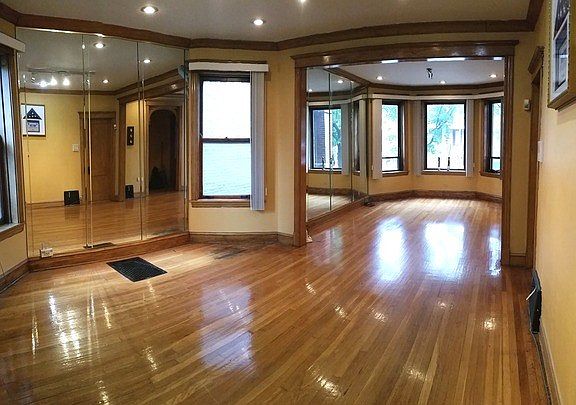 3rd image of 2517 N Avers Ave
