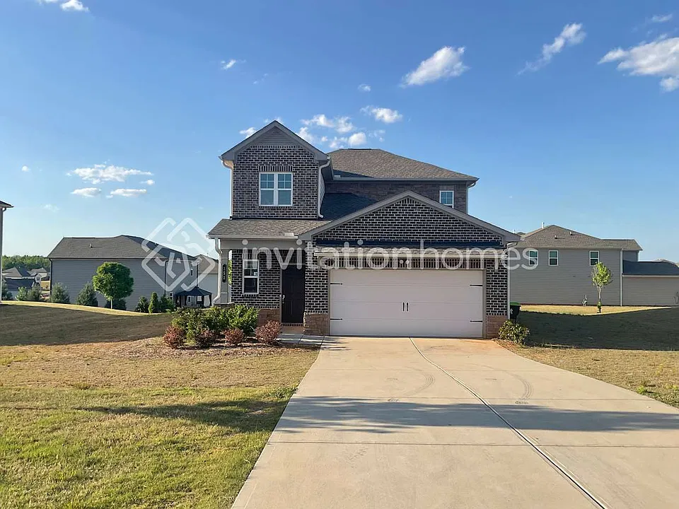 352 Amsterdam Way