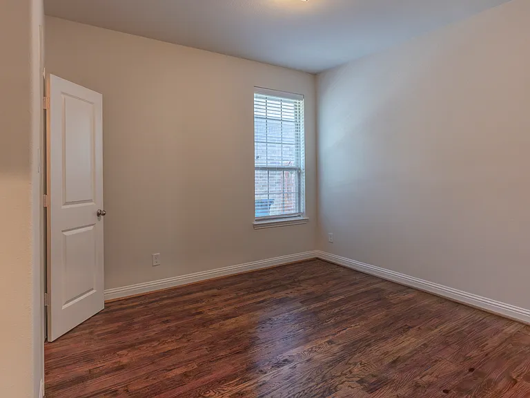 825 Warwick Blvd — Photo 12