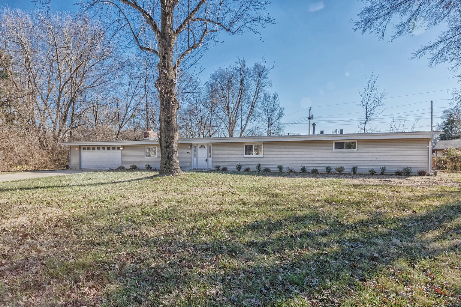 410 Whitehall Dr photo 1