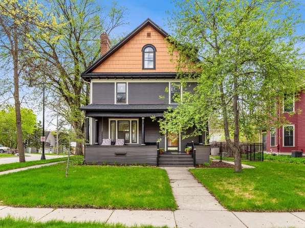 402 9th Ave S, Fargo, ND 58103