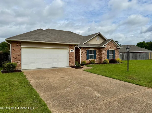 105 Edinburgh Ln, Clinton, MS 39056