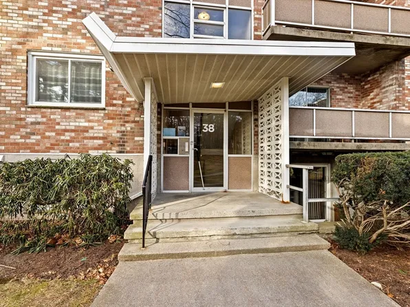 38 Jacqueline Rd APT B, Waltham, MA 02452