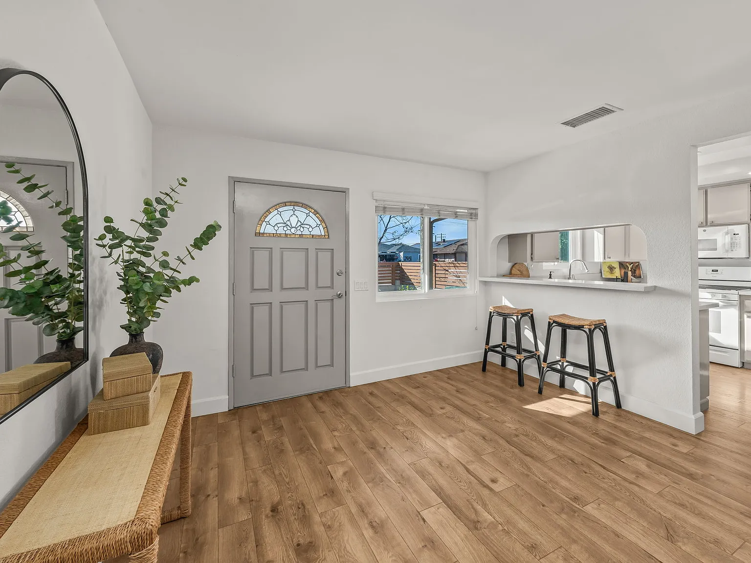 3 bed, 1800 sqft, $4,750 — Photo 4