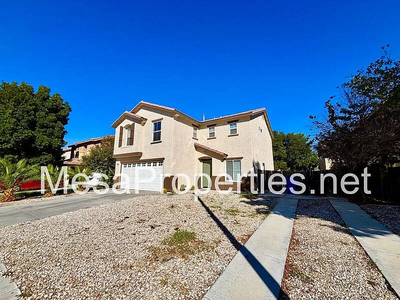 4 bed, 2.5 bath, 1954 sqft, $2,500 — Photo 2