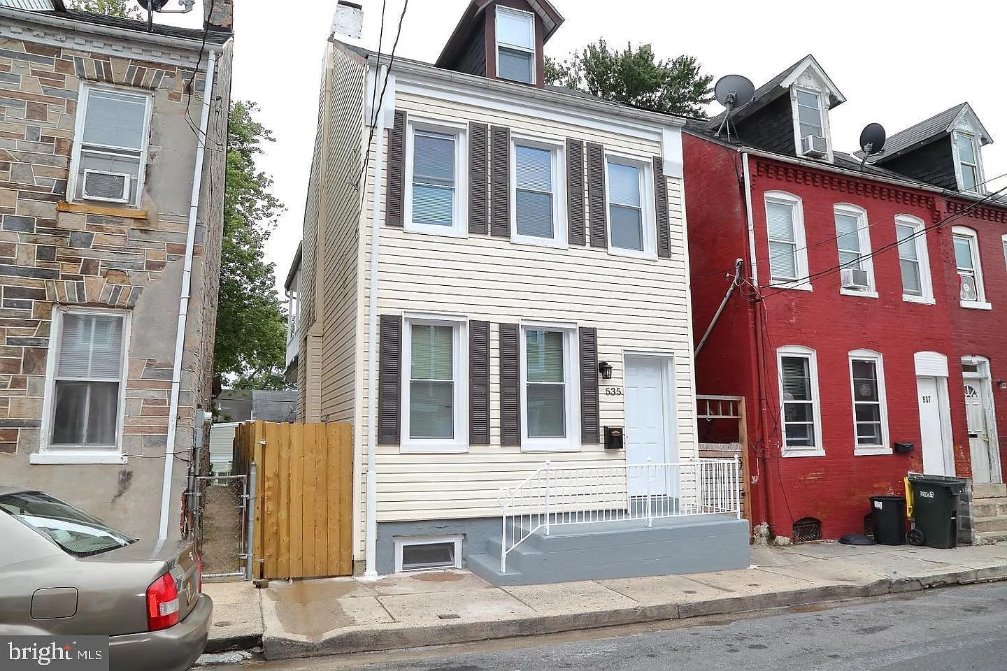 535 Woodward St photo 1