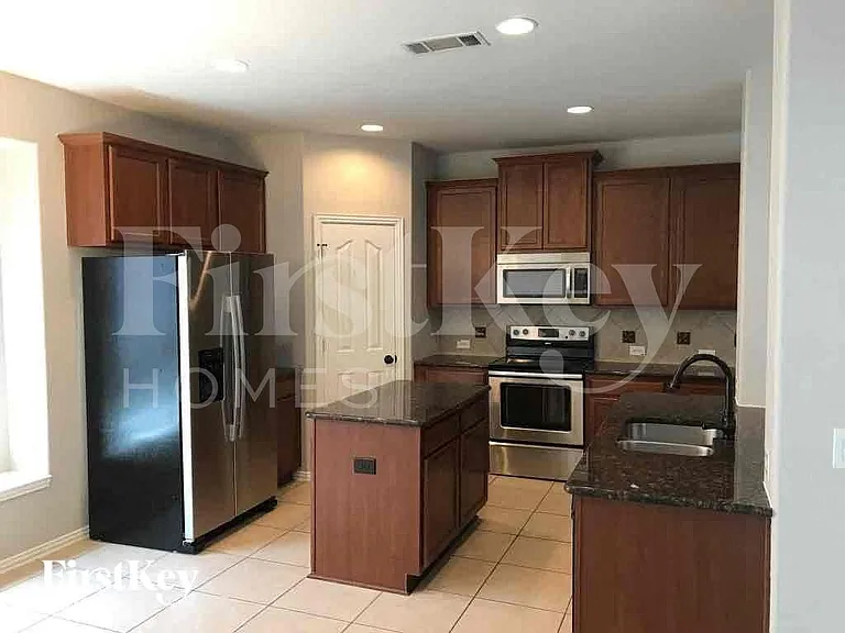 612 Celeste Ln — Photo 11