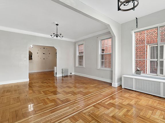 2nd image of 3320 Bainbridge Ave #1
