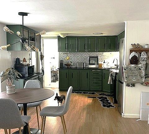 3rd image of 176 Klondike Ln