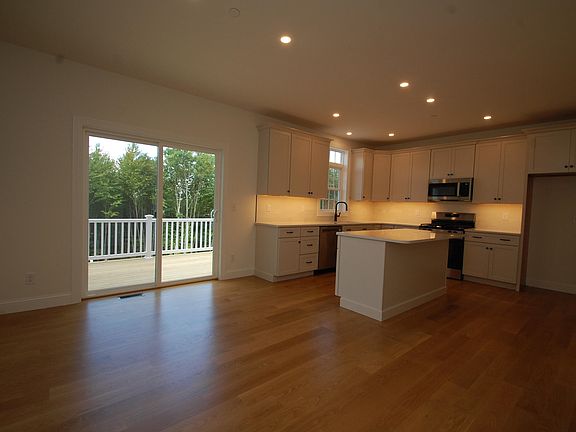 3rd image of 70 Lantern Drive